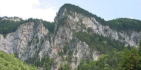 Wiener Hausberge, Ostseite vom Höllental aus gesehen