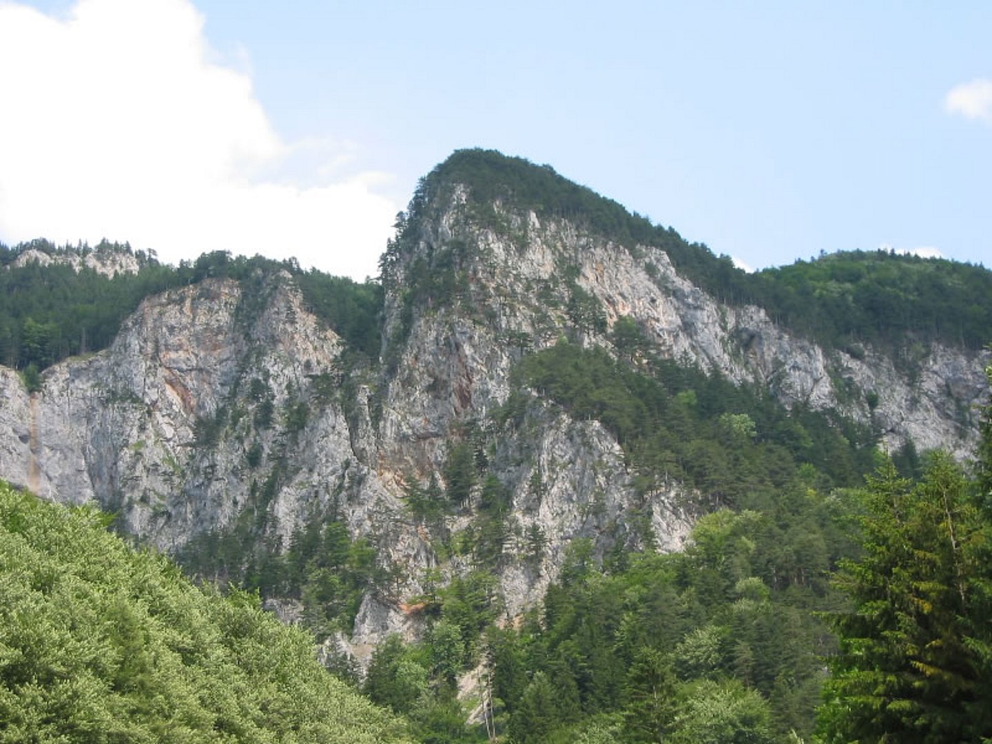 Wiener Hausberge, Ostseite vom Höllental aus gesehen