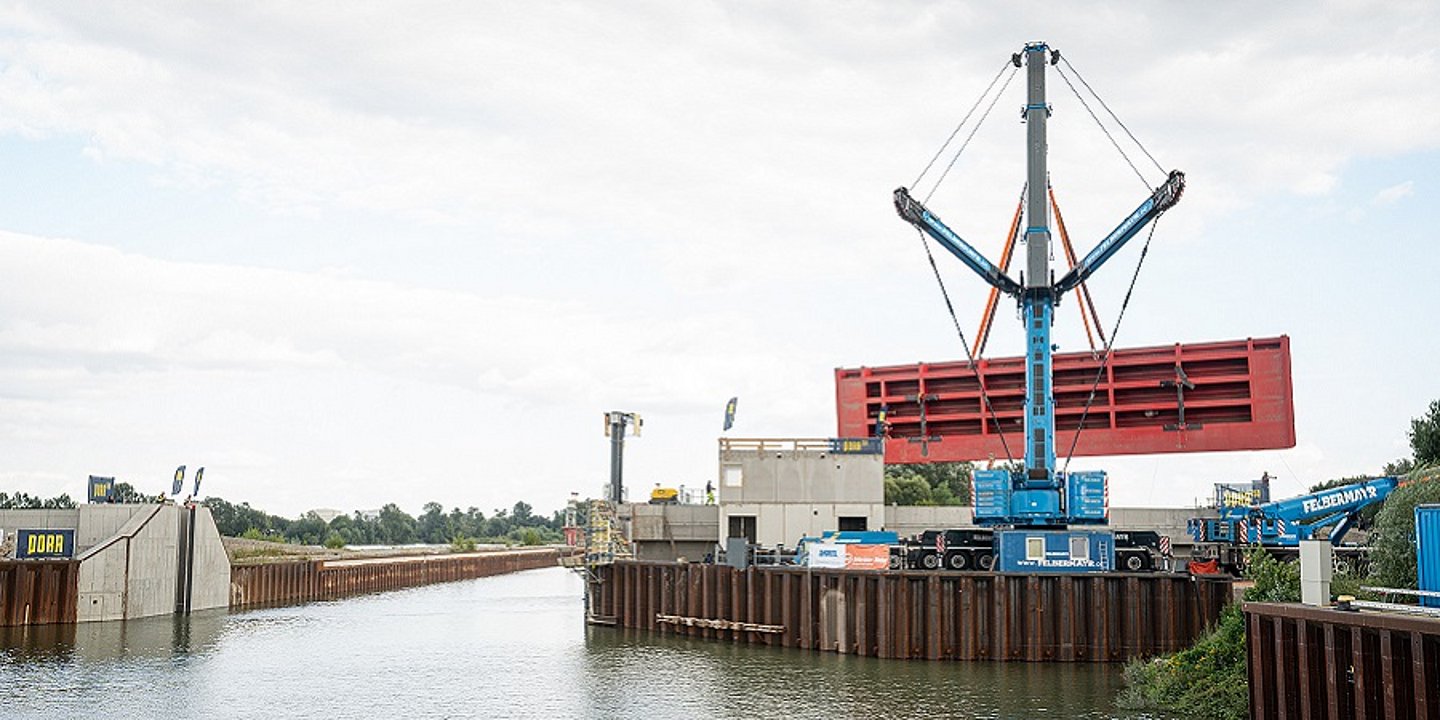 Hafentor für Alberner hafen wird geliefert.