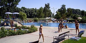 Sonniger Tag im Strandbad Klosterneuburg