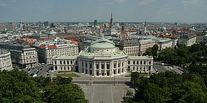 Vogelperspektive des Burgtheaters Wien mit Ringstraße