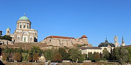 Der Dom von Esztergom trohnt mayestätisch am Ufer der Donau mit einer Kuppelhöhe von 72 m.