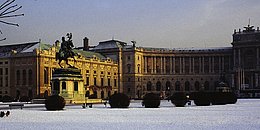 Hofburg Wien im Winter mit Denkmal Erherzog Karl und Neue Burg