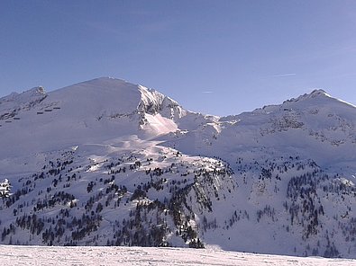 Blick auf das zehnerkar bei blauem Himmel und sonnenschein