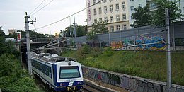 Schnellbahn unterwegs durch Wien