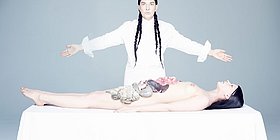 Die Galerie Krinzinger zeigt "Two Hearts" von Marina Abramović