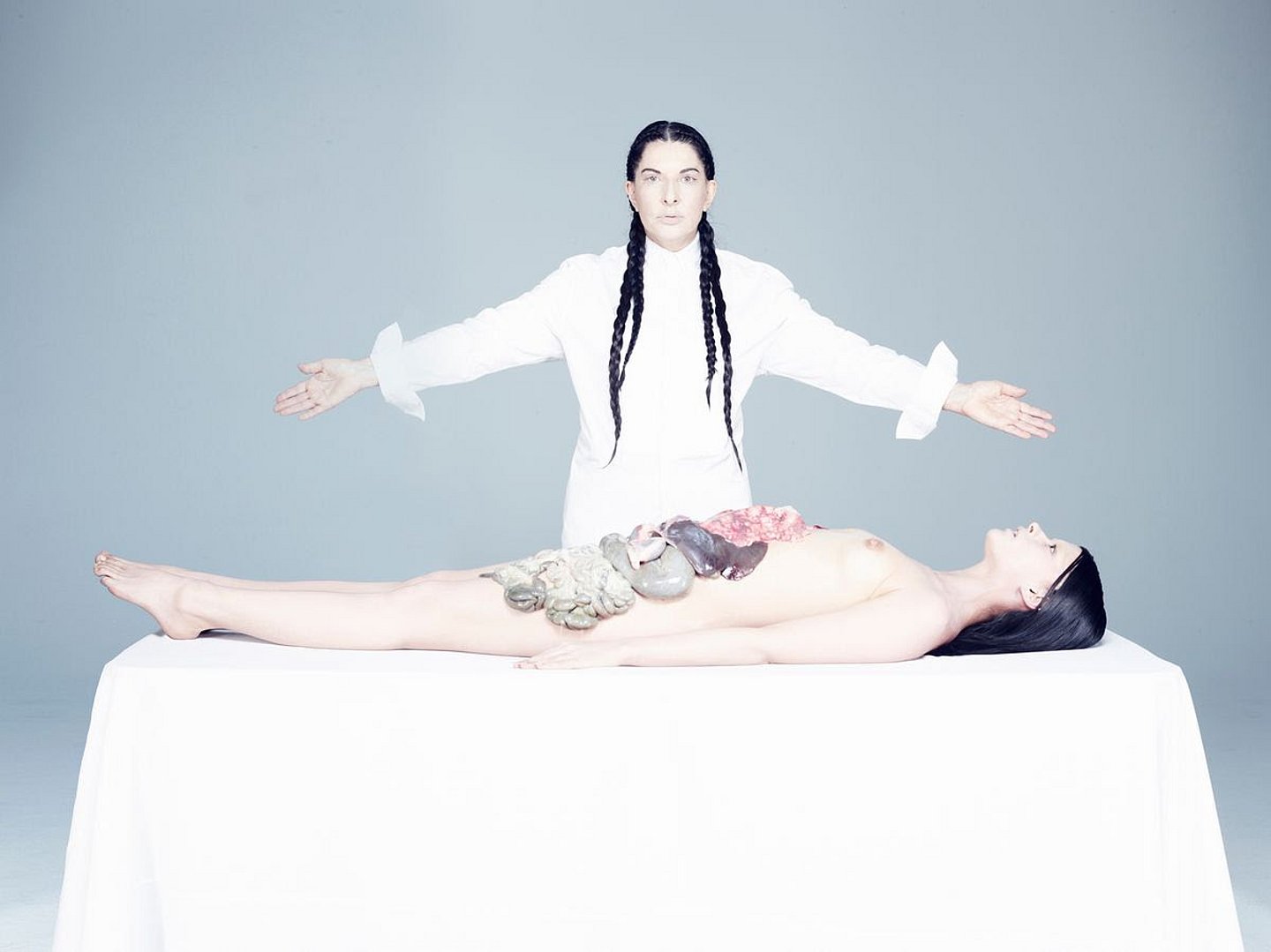 Die Galerie Krinzinger zeigt "Two Hearts" von Marina Abramović