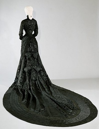 Schwarzes Hofkleid von Sisi