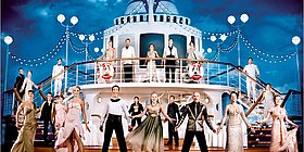 Die Bühne des Musicals ist einem Schiff nachempfunden