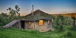 Hobbit Haus aus Lehm von Außen