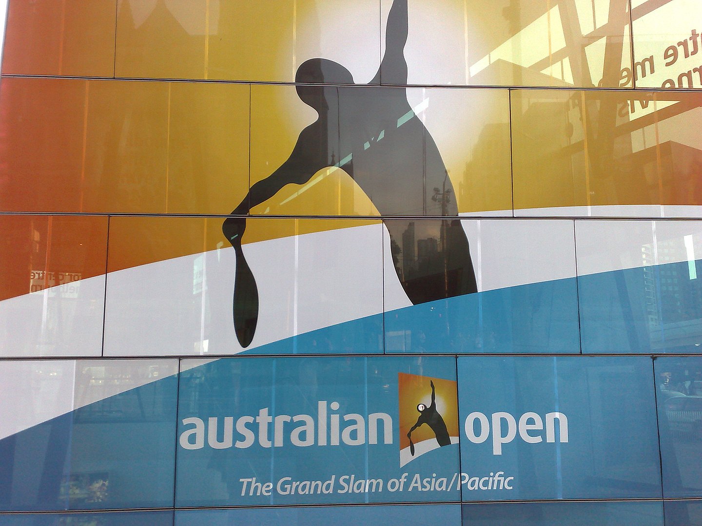 Werbung für das australian open: eine schwarze Silhouette auf orange-weiß-blauem Hintergrund