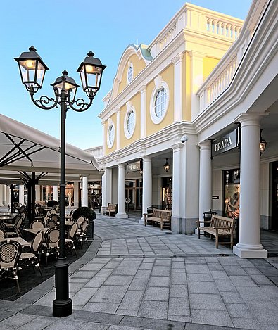 Arkadengang im Designer Outlet Parndorf