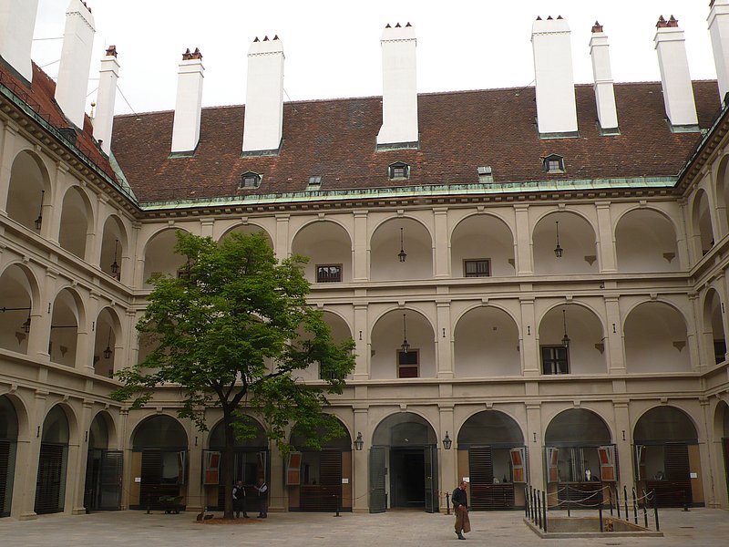 Bild von der Stallburg der Spanischen Hofreitschule in Wien.