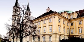 Seitenansicht vom Stift Klosterneuburg