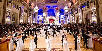 Tänzer bei der Balleröffnung des TU Ball in Wien