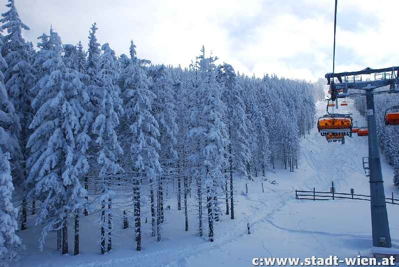 Skifahrer am Stuhleck Skigebiet 